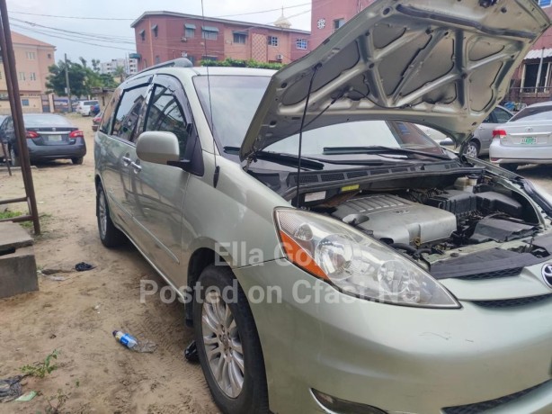 toyota-sienna-le-2008-model-big-4