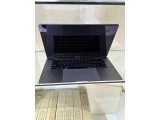 UK USED APPLE MACBOOK PRO 2016,CORE i7, 16GB/512GB