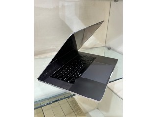 UK USED MACBOOK PRO 2018, CORE i7, 16GB/512GB