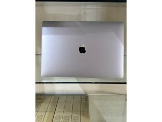 UK USED APPLE MACBOOK PRO 2017, CORE i7, 16GB/512GB